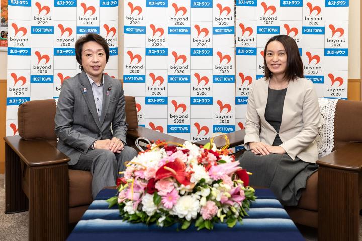 橋本聖子大臣と内藤市長の写真