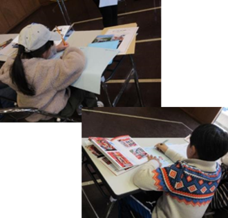 子どもたちが図書館の本で調べている写真