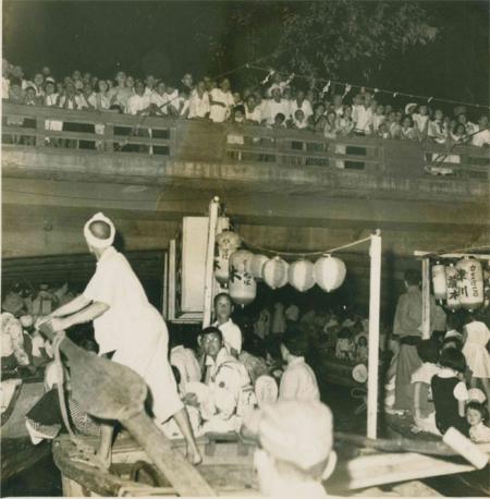 昭和31年頃の天神祭（新町川）の写真