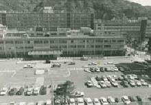 昔の徳島大学病院玄関前の写真