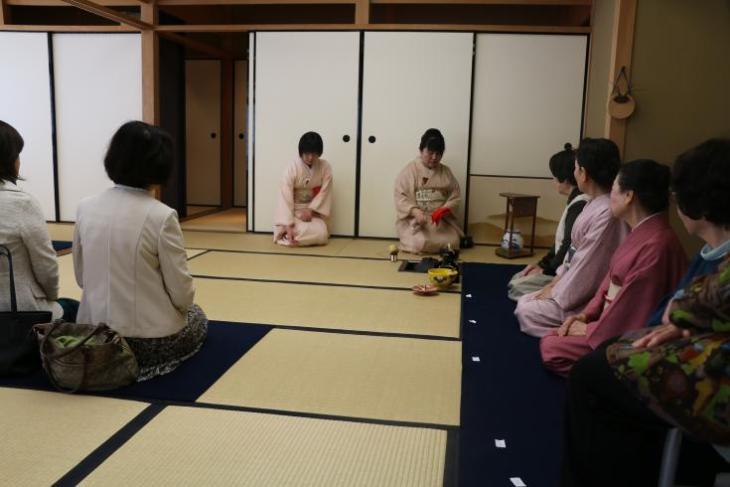 H30_観桜茶会の様子
