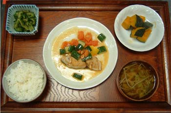 魚のソテーカラフル野菜ソース