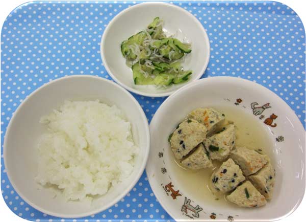 軟飯・豆腐のつみれ煮＆きゅうりちりめんの写真