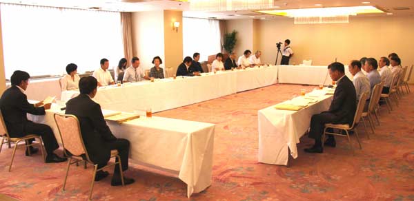 第1回徳島東部地域定住自立圏共生ビジョン懇談会の様子の写真