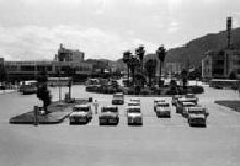 昔の徳島駅前広場の一般駐車場の写真